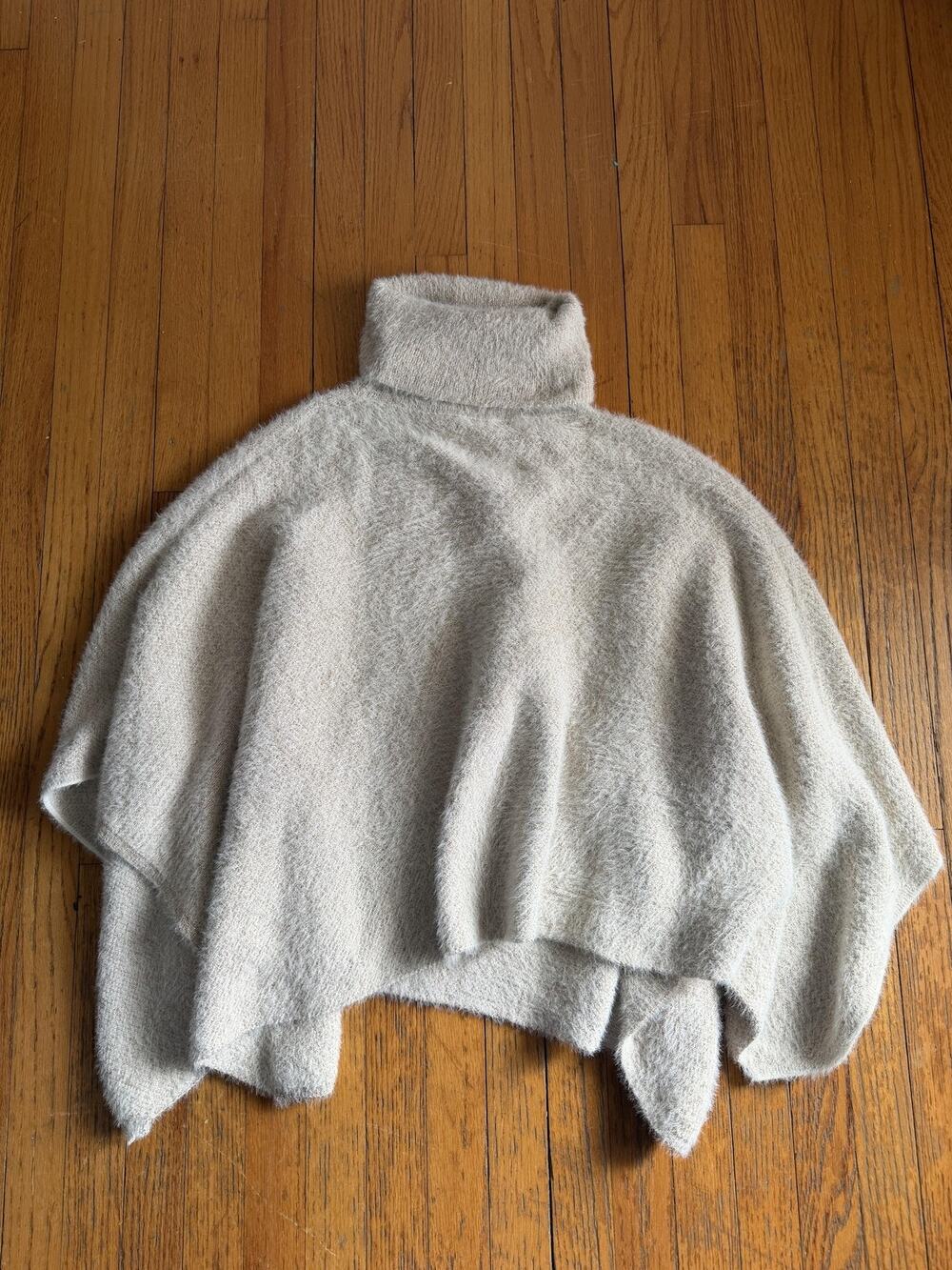Sleeping On Snow Cape Sweater Womens One Size White Gold turtleneck Glitter